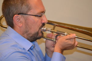 trombone with collapsed wrist