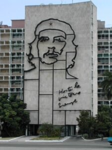 A metal structure outlining the face of Che Guevara on the side of a building