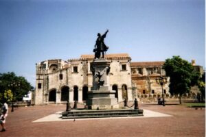 Parque Colon with a statue in the middle of the square