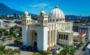 The outside of the Iglesia El Rosario