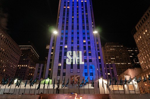 nighttime image of 30 Rockefeller building illuminated with "SNL 40".
