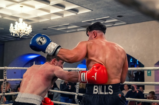 Two men boxing